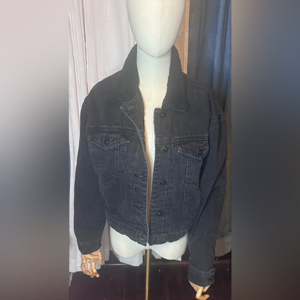 🖤 Mango Cropped Sherpa Collar Denim Jacket | Size M 🖤